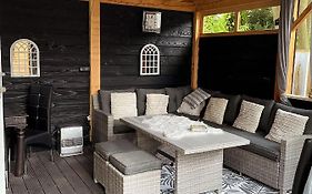 Mooi Chalet Met Binnen En Buiten Zwembad Op De Veluwe